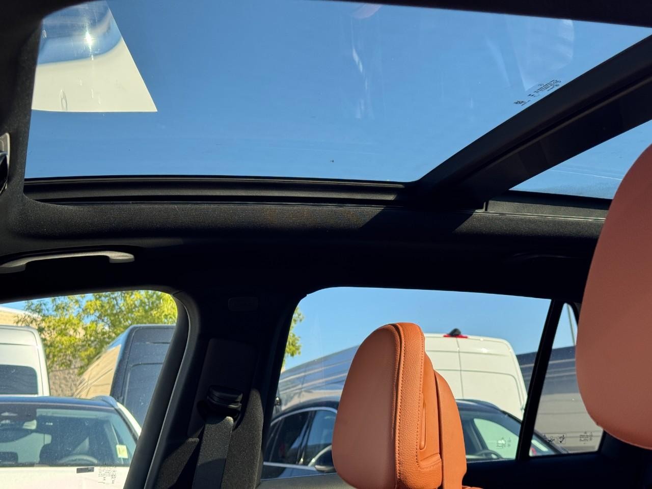 Mercedes-Benz GLC Vehicle Full-screen Gallery Image 31