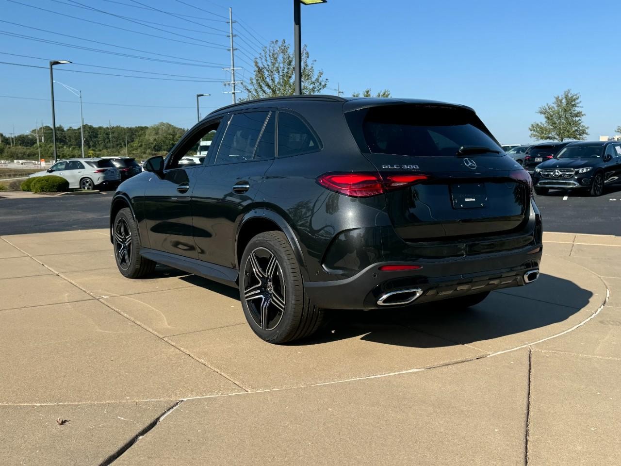 Mercedes-Benz GLC Vehicle Full-screen Gallery Image 3