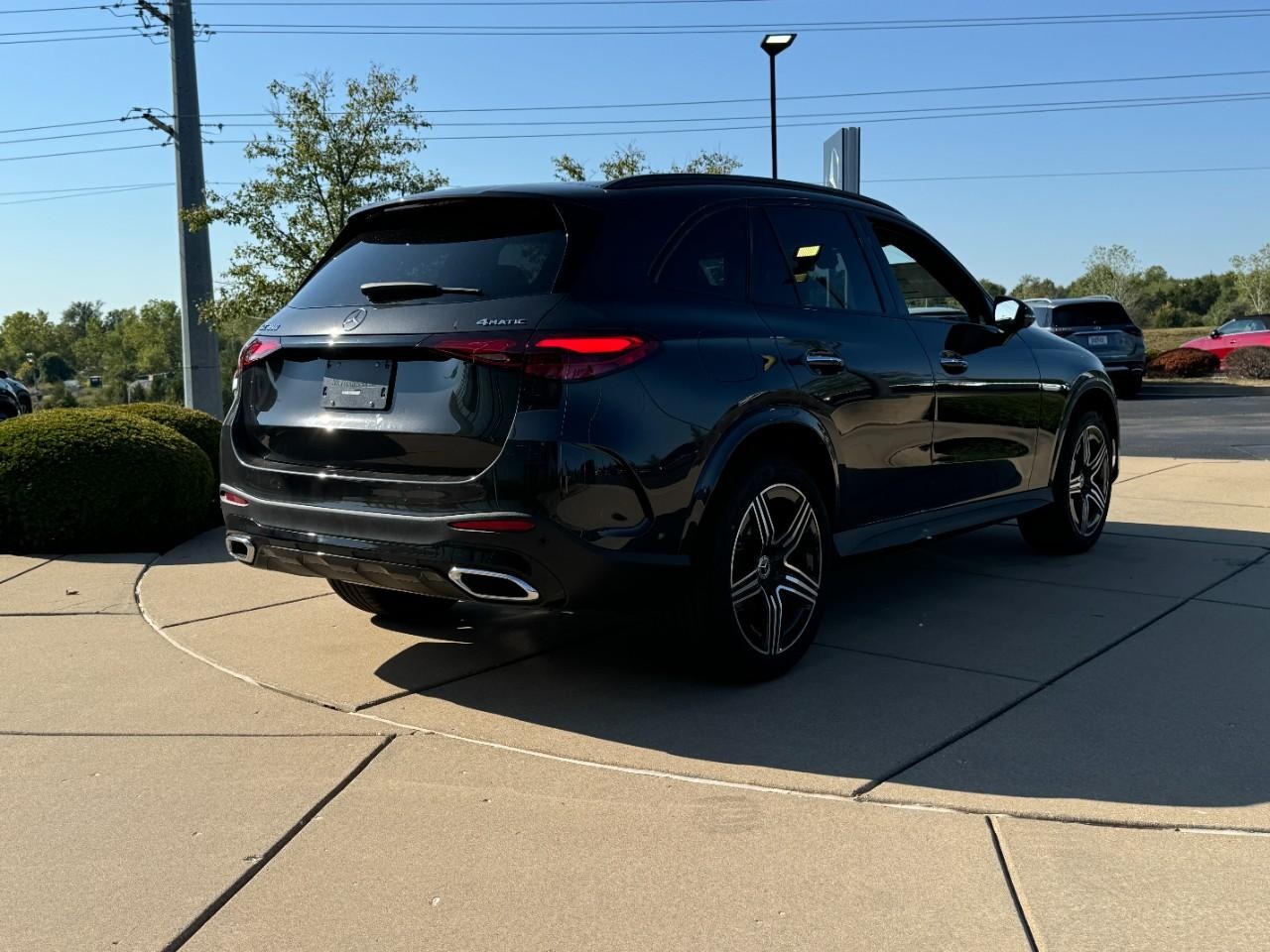 Mercedes-Benz GLC Vehicle Full-screen Gallery Image 4