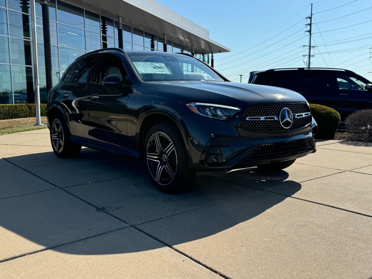 Mercedes-Benz GLC Vehicle Full-screen Gallery Image 6