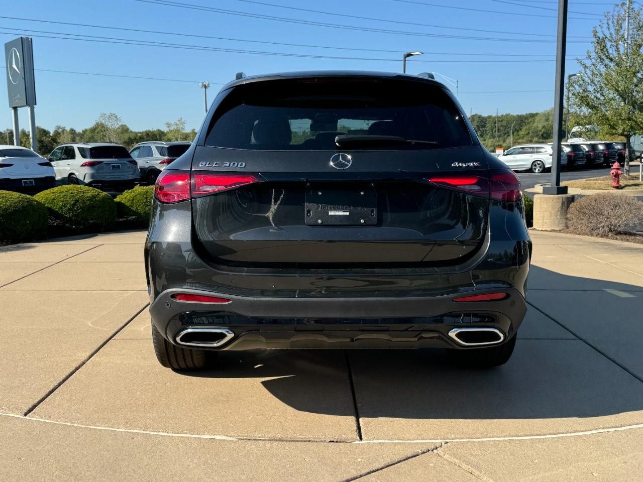 Mercedes-Benz GLC Vehicle Full-screen Gallery Image 9