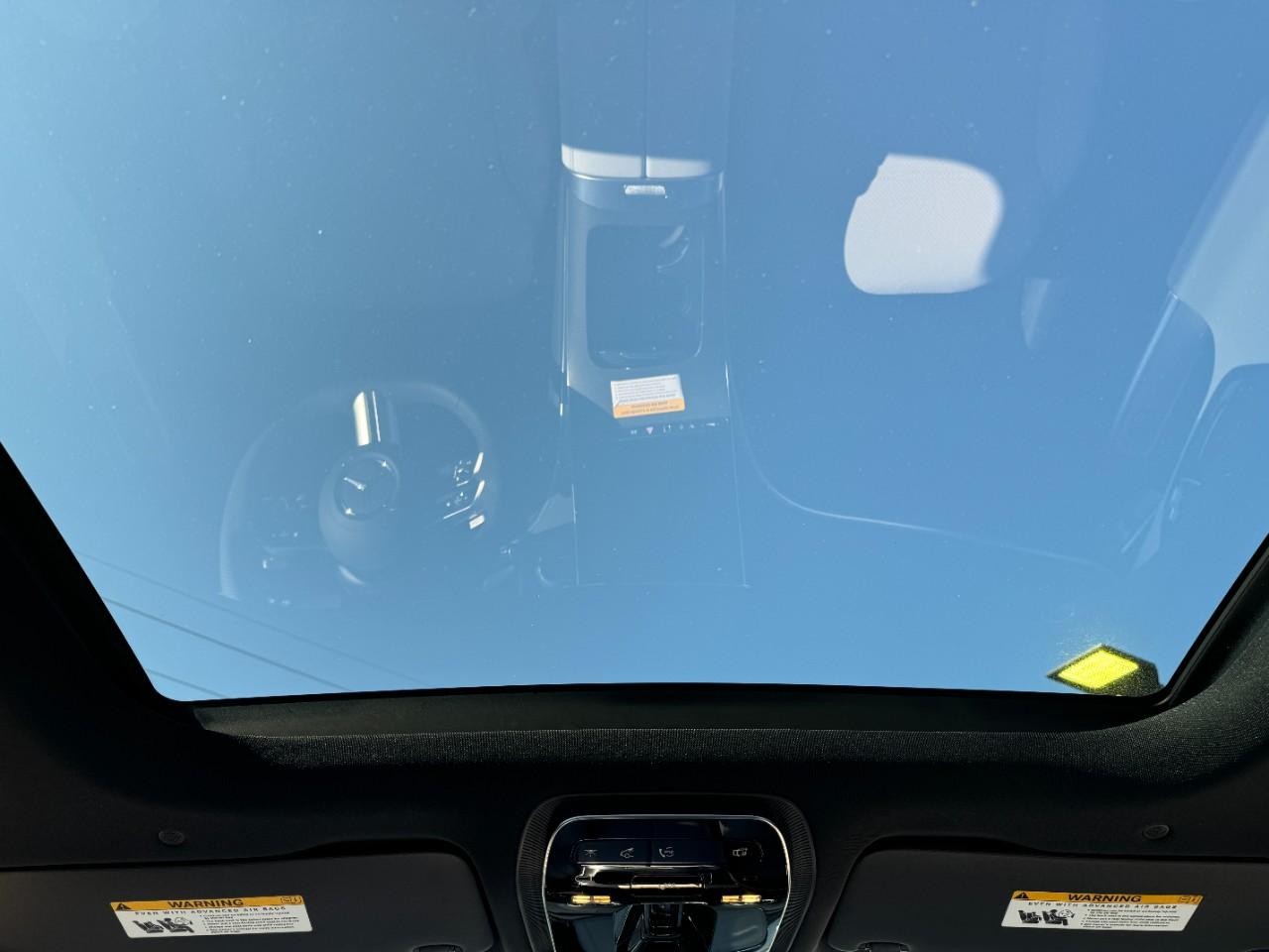 Mercedes-Benz GLC Vehicle Full-screen Gallery Image 11