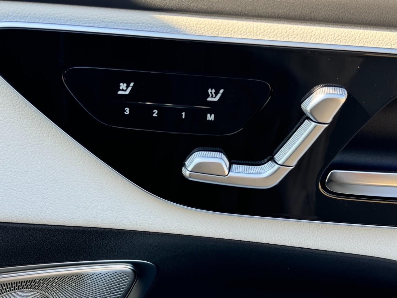 Mercedes-Benz GLC Vehicle Full-screen Gallery Image 18