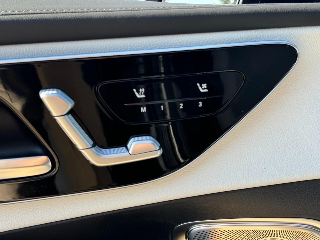 Mercedes-Benz GLC Vehicle Full-screen Gallery Image 21