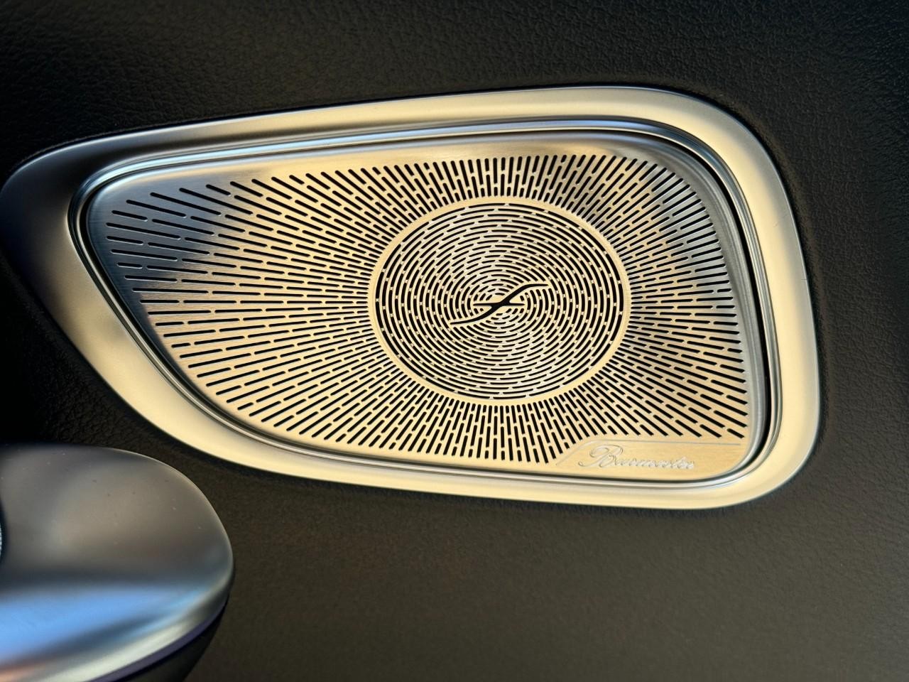 Mercedes-Benz GLC Vehicle Full-screen Gallery Image 24