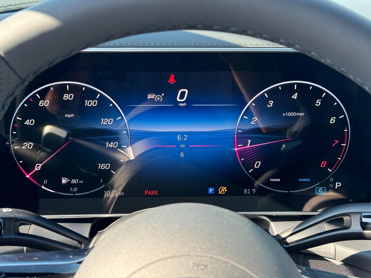 Mercedes-Benz GLC Vehicle Full-screen Gallery Image 32