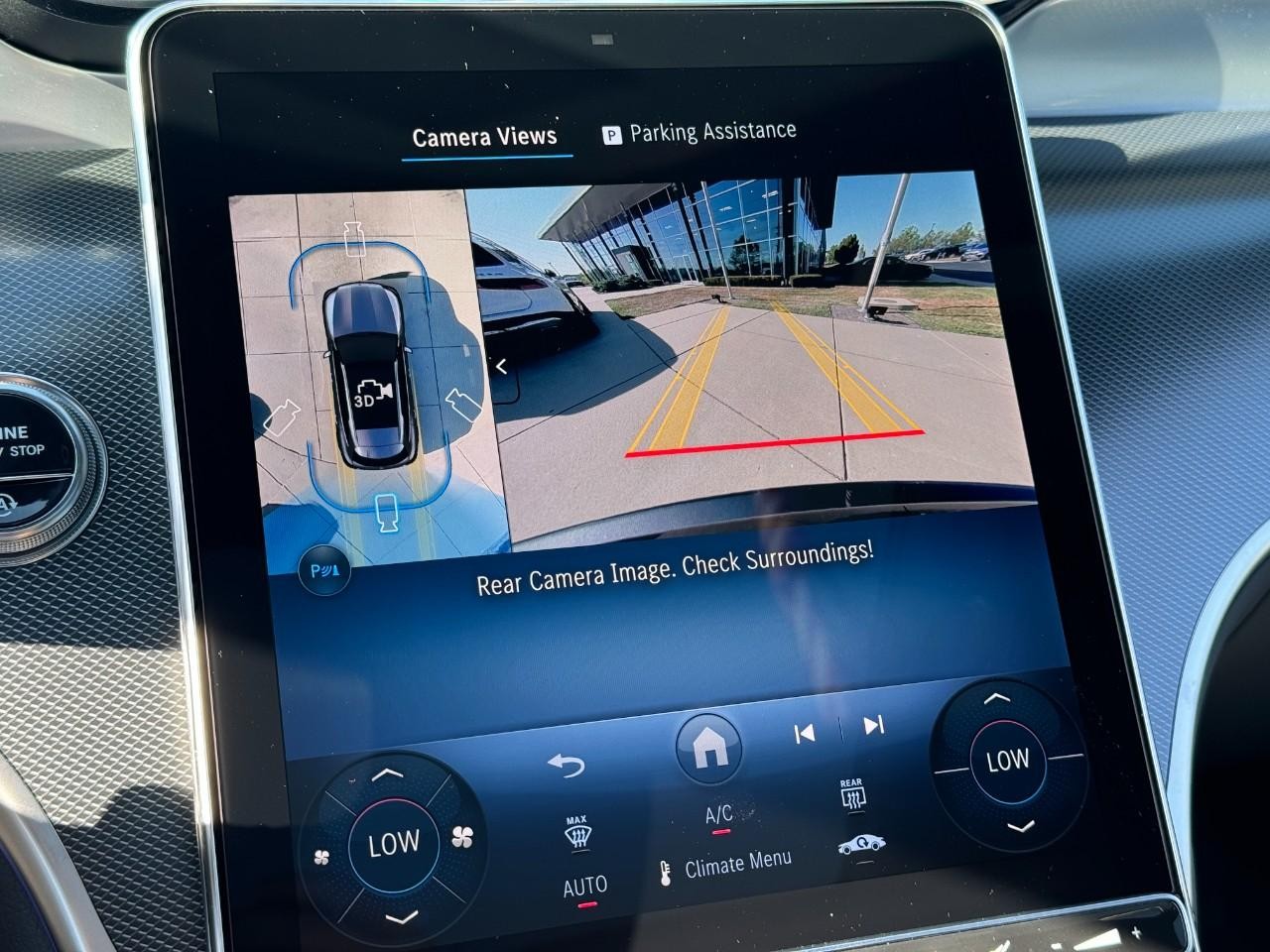 Mercedes-Benz GLC Vehicle Full-screen Gallery Image 34