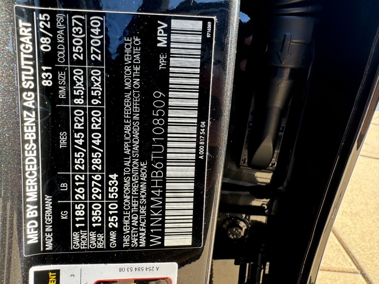 Mercedes-Benz GLC Vehicle Full-screen Gallery Image 35