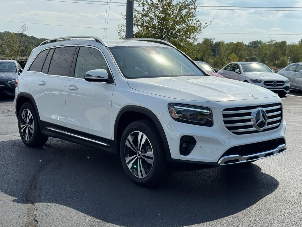 Mercedes-Benz GLB Vehicle Full-screen Gallery Image 7