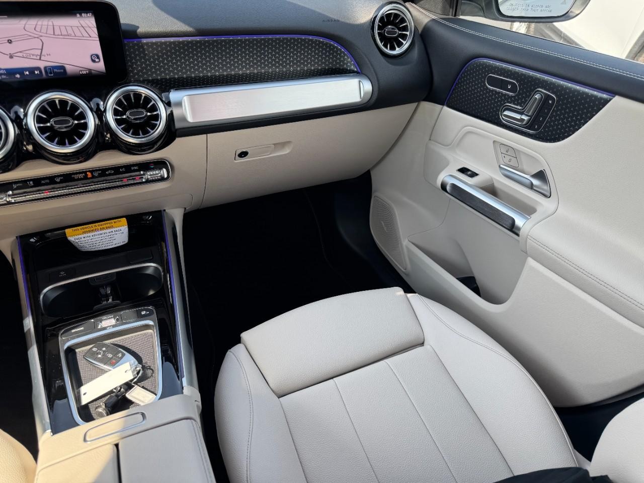 Mercedes-Benz GLB Vehicle Full-screen Gallery Image 17