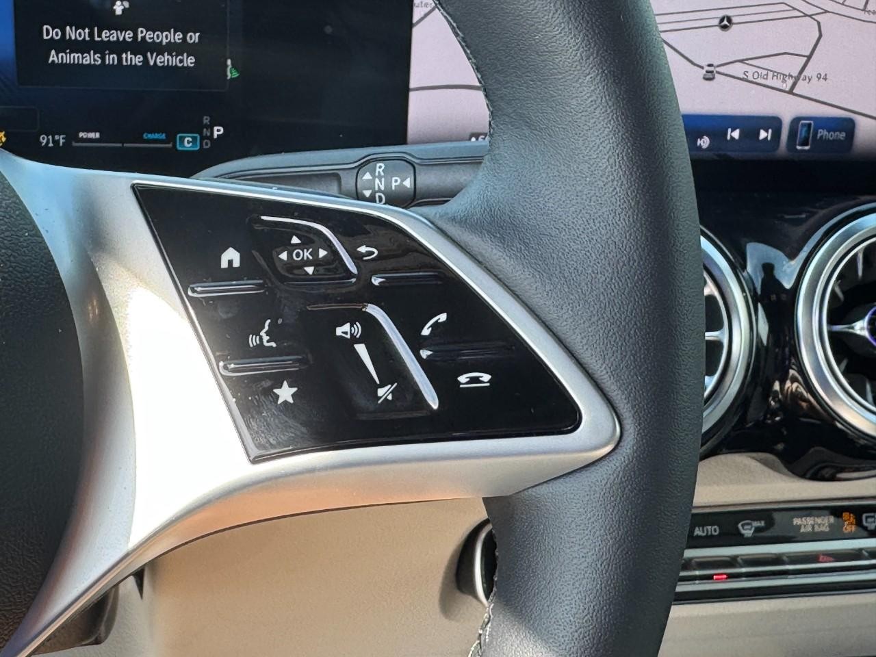 Mercedes-Benz GLB Vehicle Full-screen Gallery Image 21