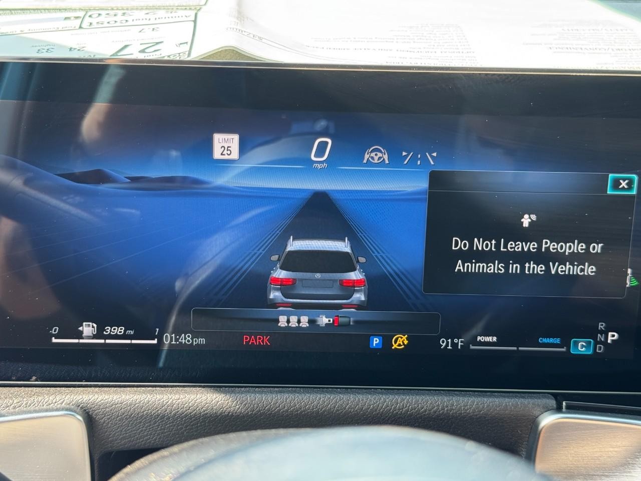 Mercedes-Benz GLB Vehicle Full-screen Gallery Image 22