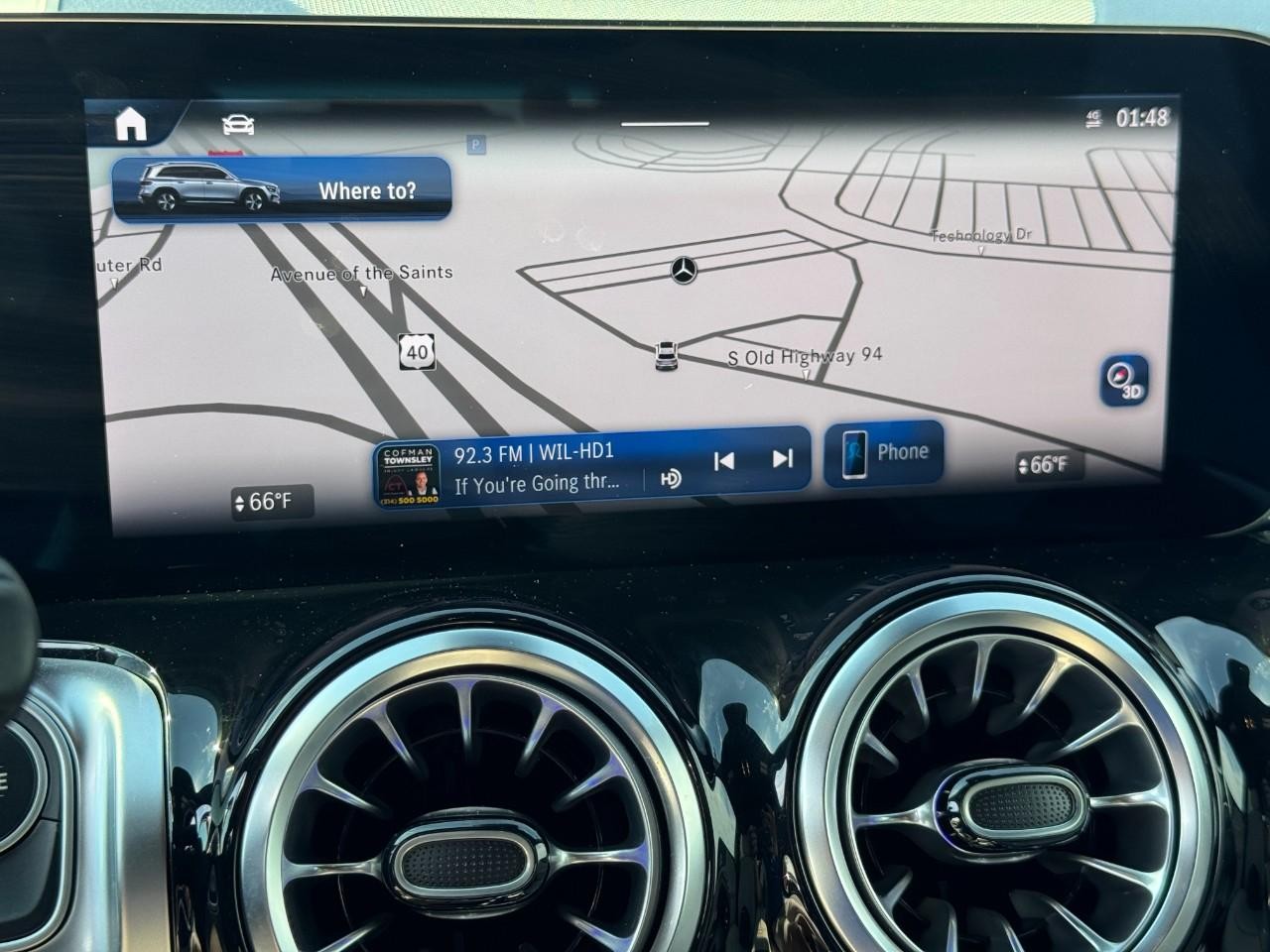 Mercedes-Benz GLB Vehicle Full-screen Gallery Image 23