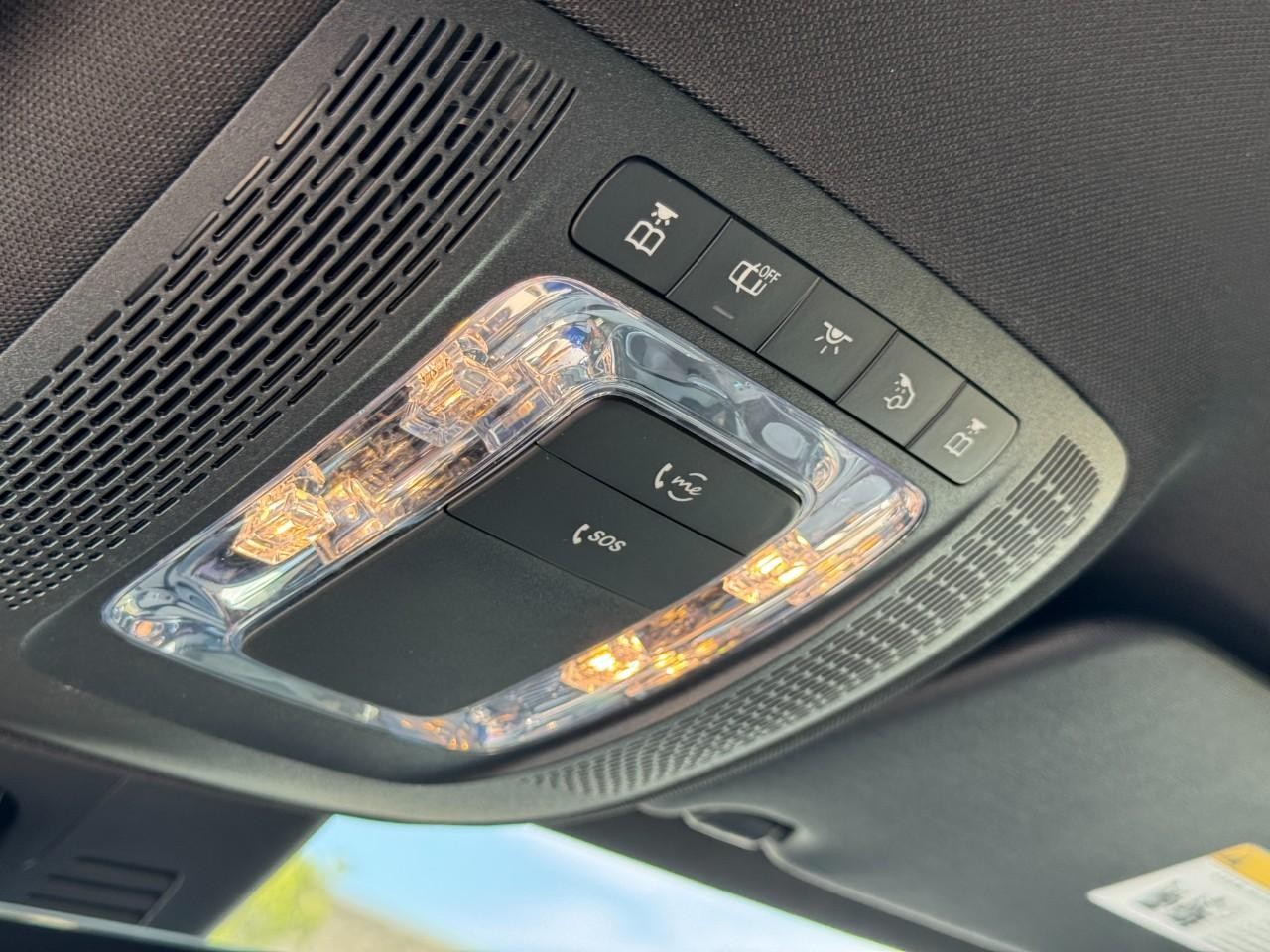 Mercedes-Benz GLB Vehicle Full-screen Gallery Image 27