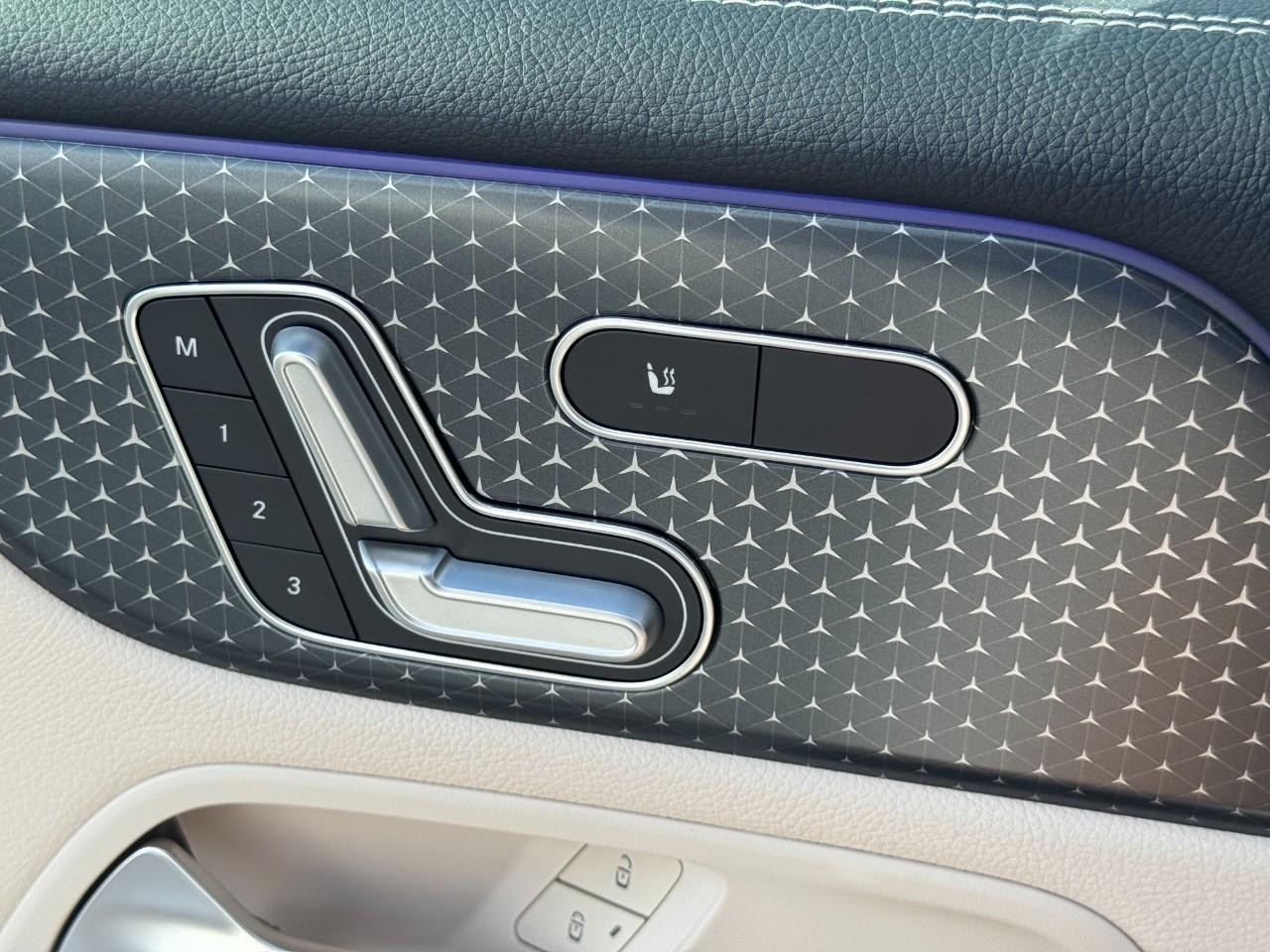 Mercedes-Benz GLB Vehicle Full-screen Gallery Image 28