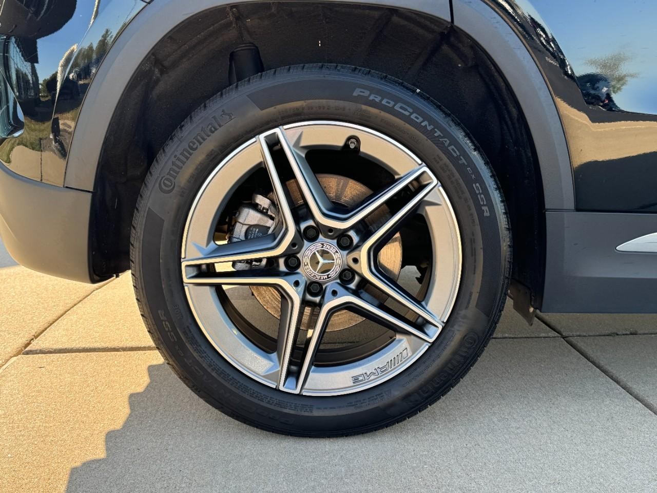 Mercedes-Benz GLA Vehicle Full-screen Gallery Image 5