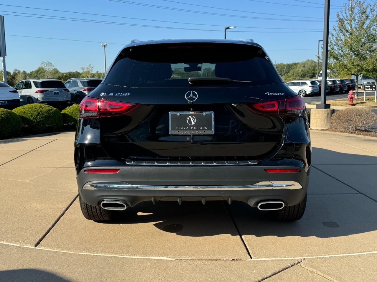 Mercedes-Benz GLA Vehicle Full-screen Gallery Image 9