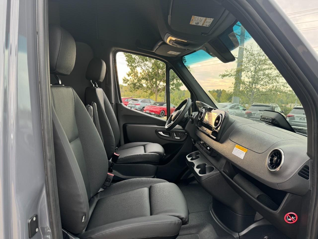 Mercedes-Benz Sprinter Cargo Van Vehicle Full-screen Gallery Image 17