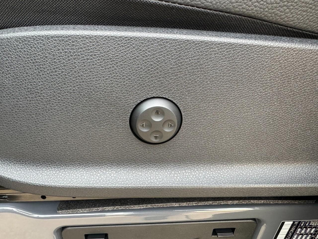 Mercedes-Benz Sprinter Cargo Van Vehicle Full-screen Gallery Image 26