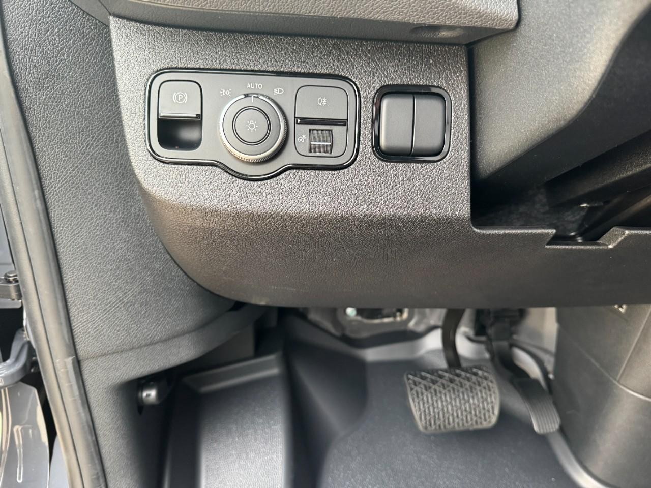 Mercedes-Benz Sprinter Cargo Van Vehicle Full-screen Gallery Image 27