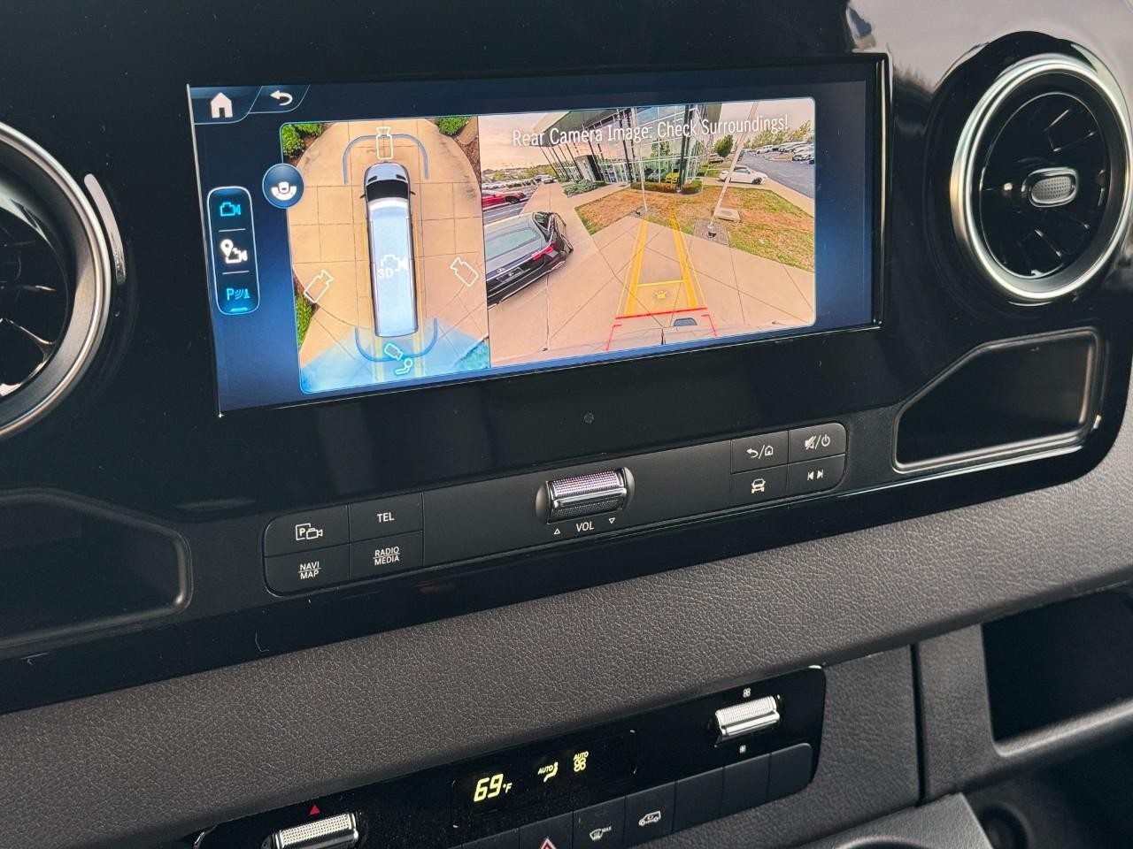 Mercedes-Benz Sprinter Cargo Van Vehicle Full-screen Gallery Image 32