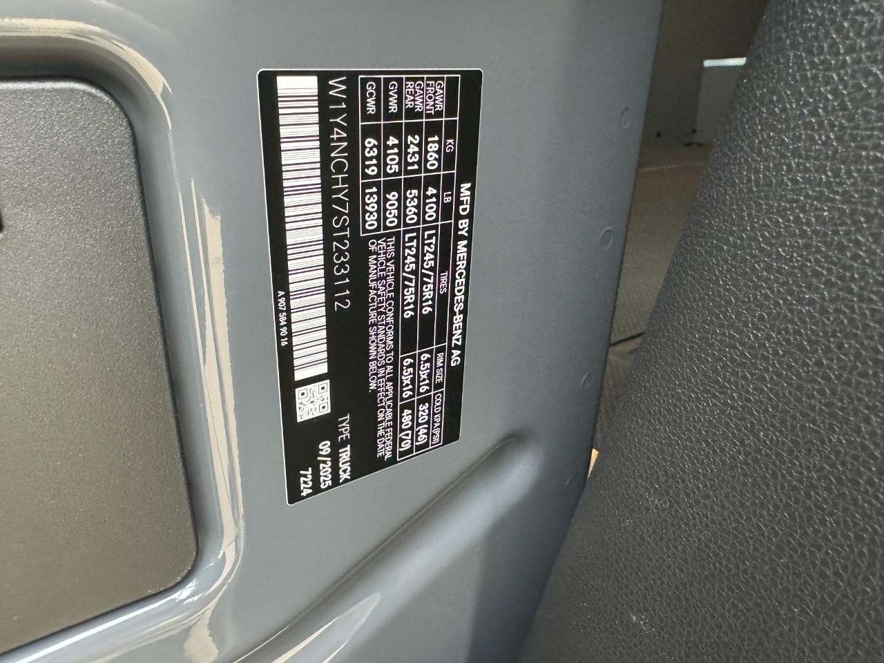 Mercedes-Benz Sprinter Cargo Van Vehicle Full-screen Gallery Image 33