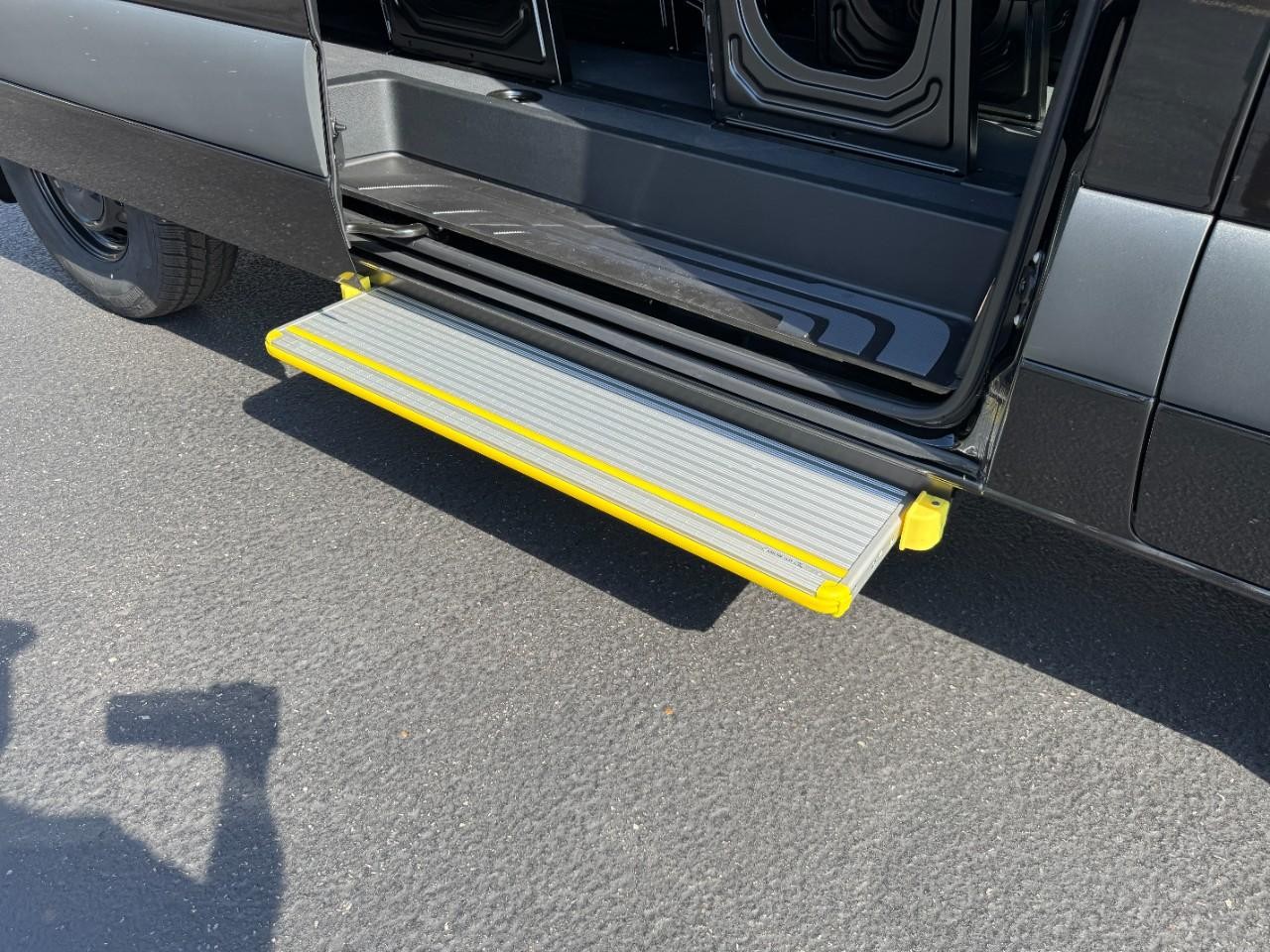 Mercedes-Benz Sprinter Passenger Van Vehicle Full-screen Gallery Image 13