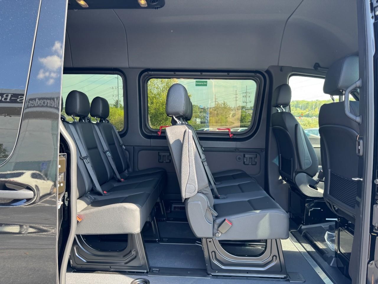 Mercedes-Benz Sprinter Passenger Van Vehicle Full-screen Gallery Image 15