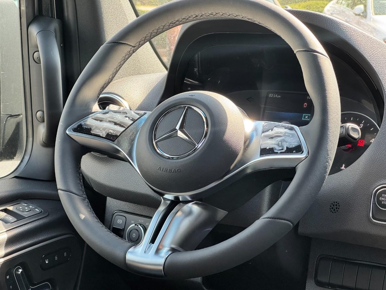 Mercedes-Benz Sprinter Passenger Van Vehicle Full-screen Gallery Image 17