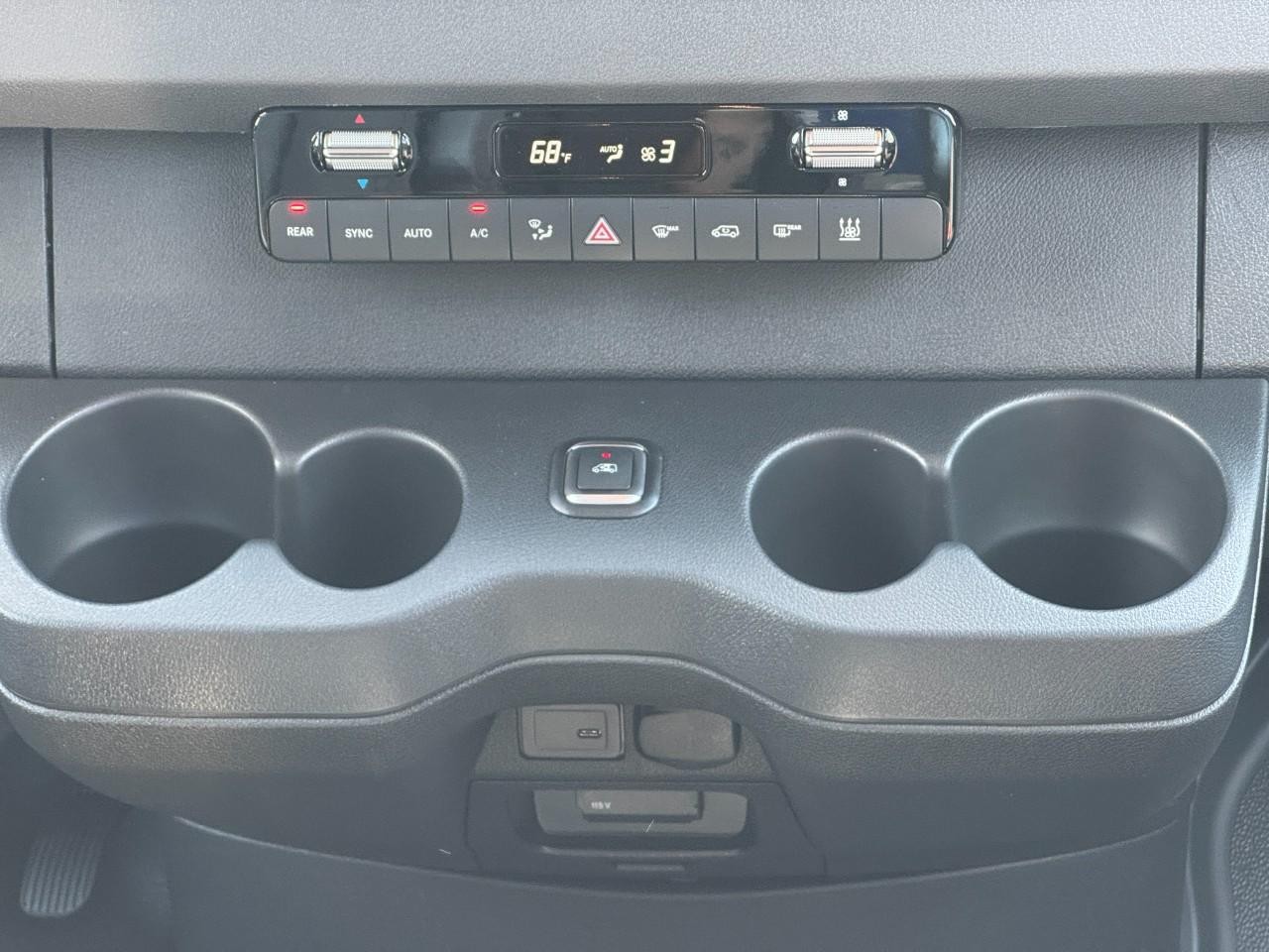 Mercedes-Benz Sprinter Passenger Van Vehicle Full-screen Gallery Image 19