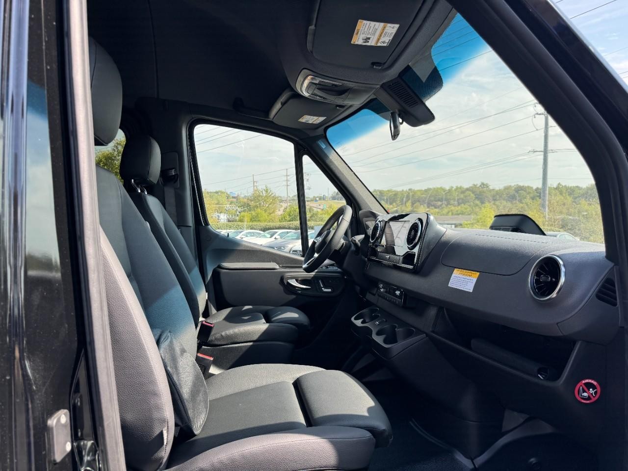 Mercedes-Benz Sprinter Passenger Van Vehicle Full-screen Gallery Image 20