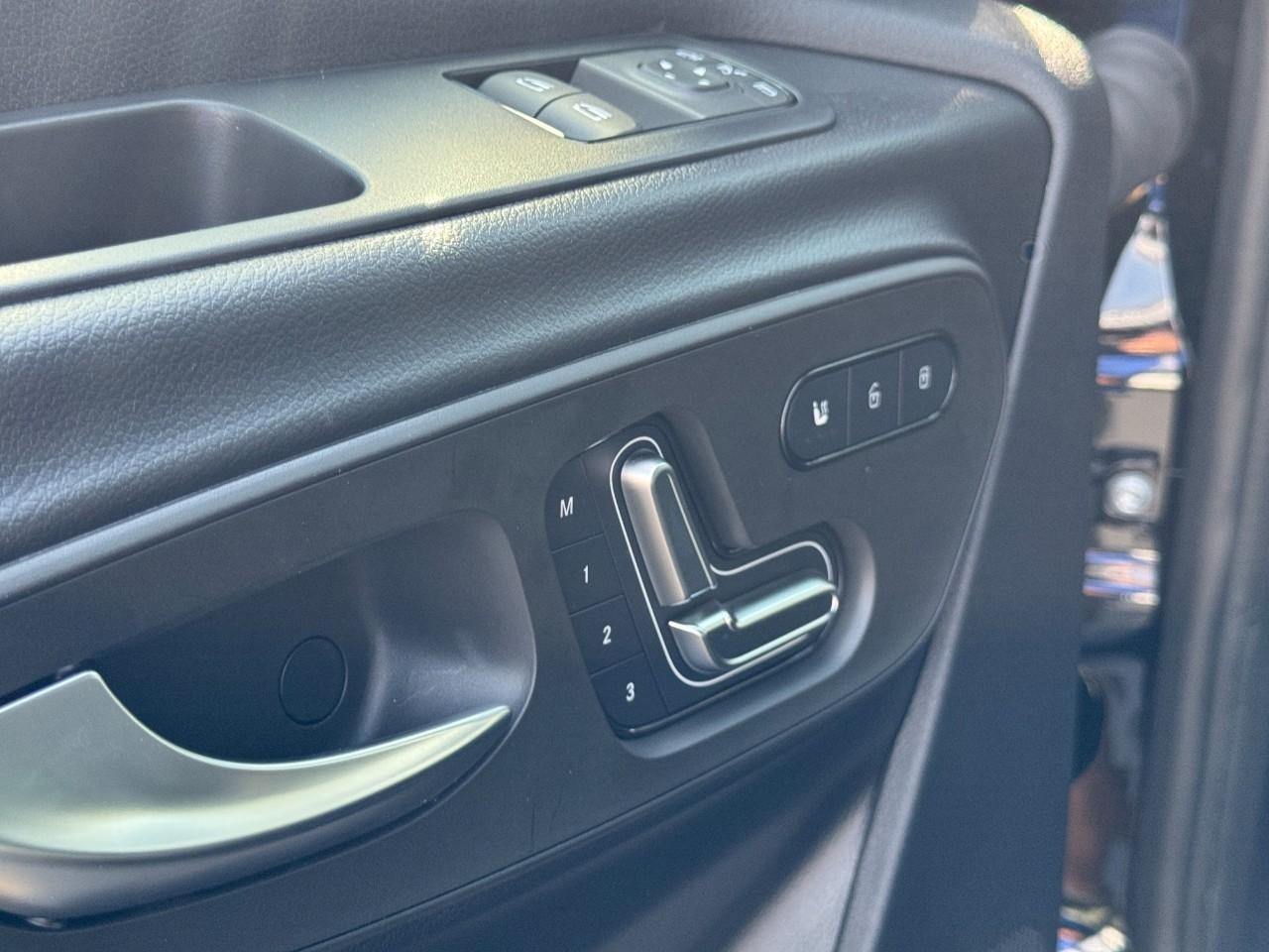 Mercedes-Benz Sprinter Passenger Van Vehicle Full-screen Gallery Image 23