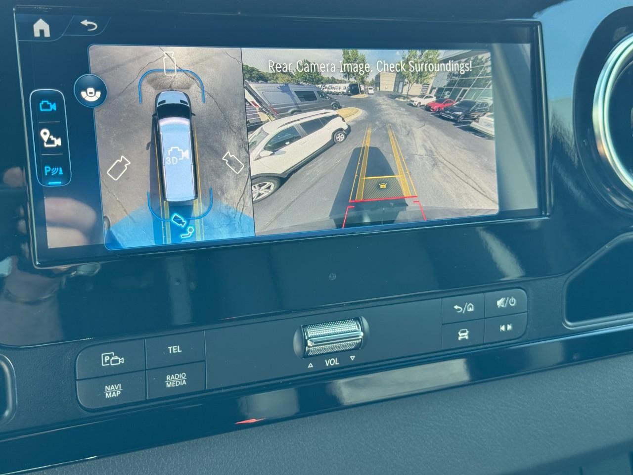 Mercedes-Benz Sprinter Passenger Van Vehicle Full-screen Gallery Image 29