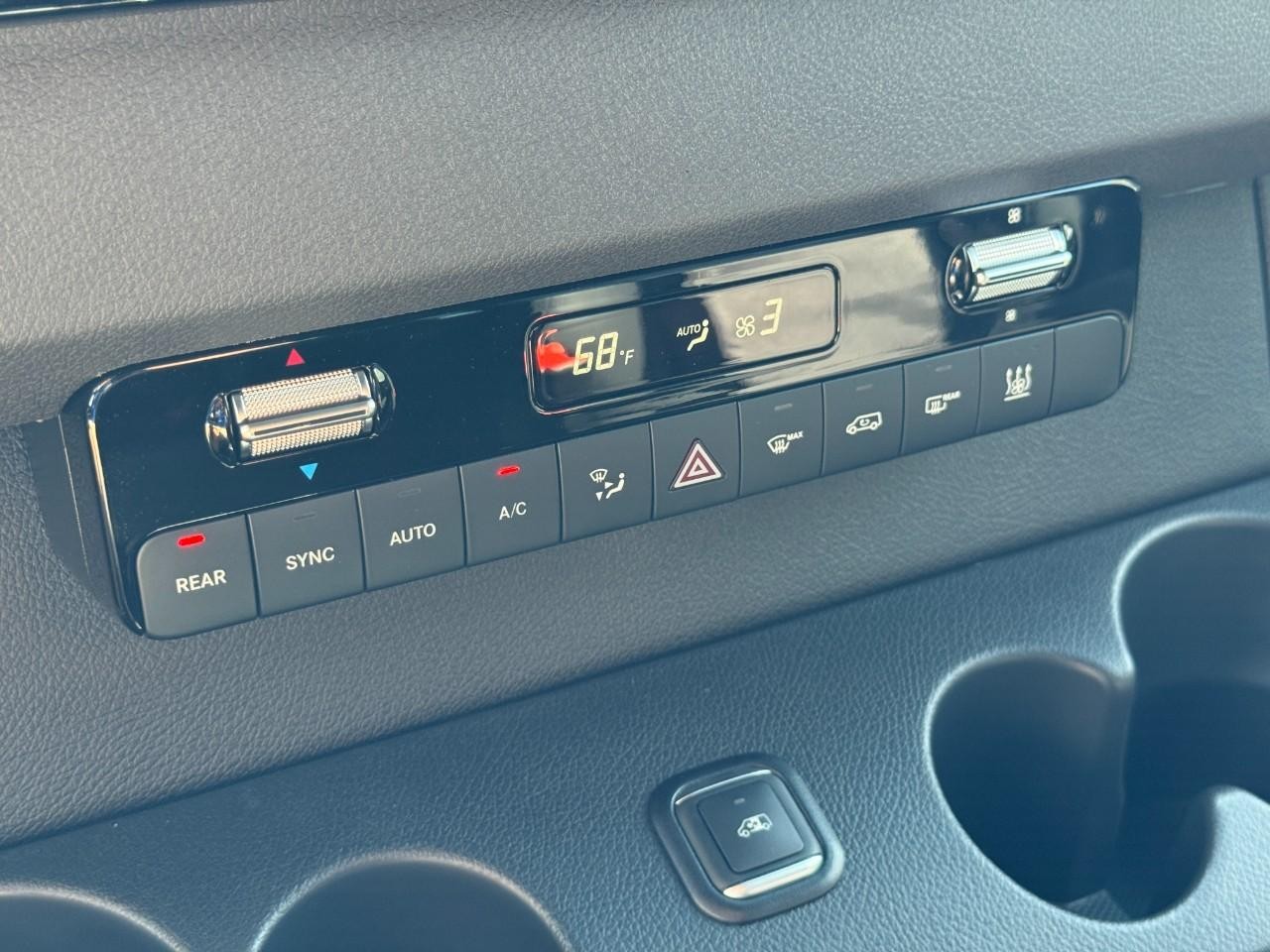 Mercedes-Benz Sprinter Passenger Van Vehicle Full-screen Gallery Image 30