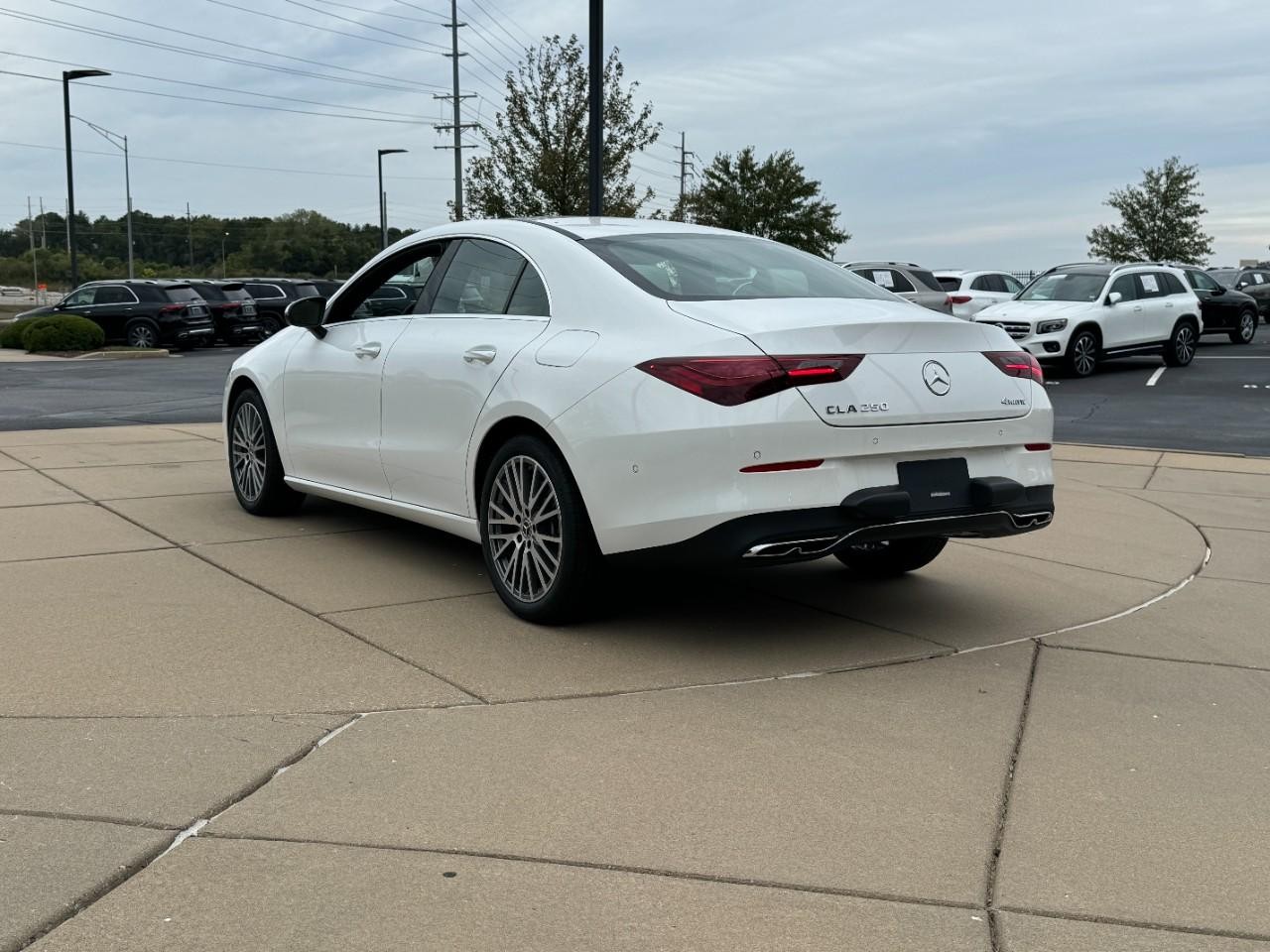 Mercedes-Benz CLA Vehicle Full-screen Gallery Image 3