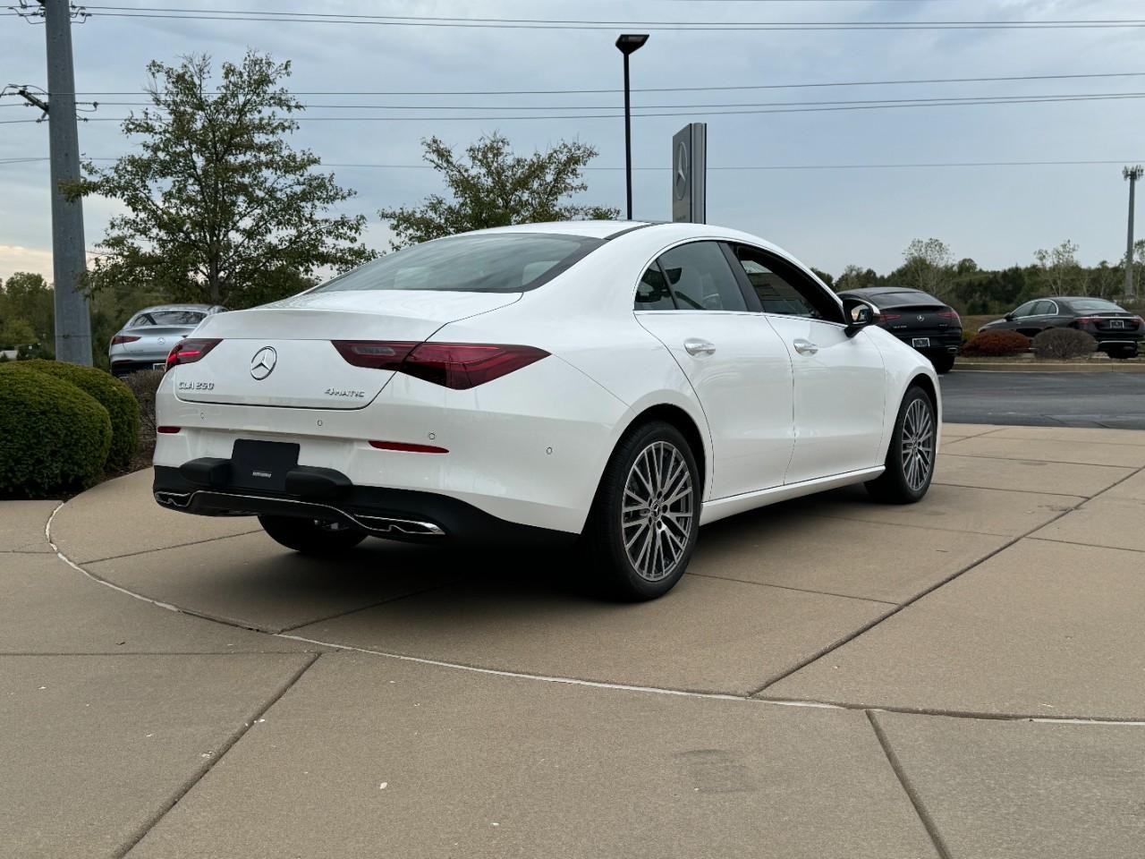 Mercedes-Benz CLA Vehicle Full-screen Gallery Image 4
