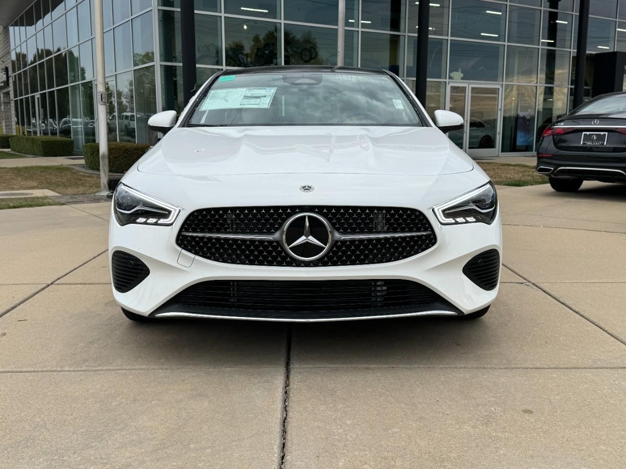 Mercedes-Benz CLA Vehicle Full-screen Gallery Image 7