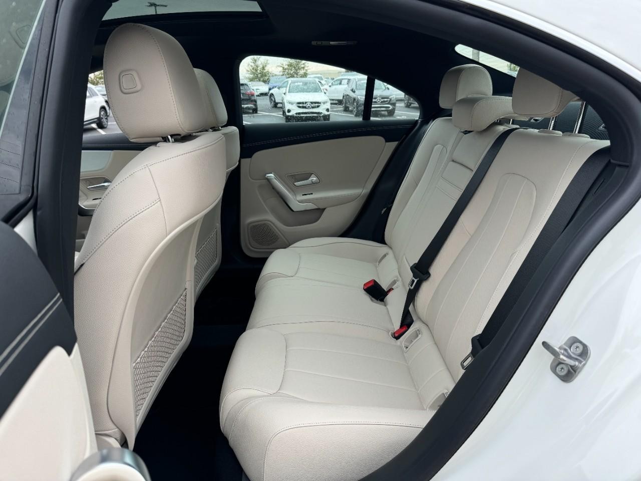 Mercedes-Benz CLA Vehicle Full-screen Gallery Image 8