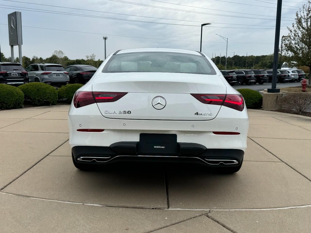 Mercedes-Benz CLA Vehicle Full-screen Gallery Image 9