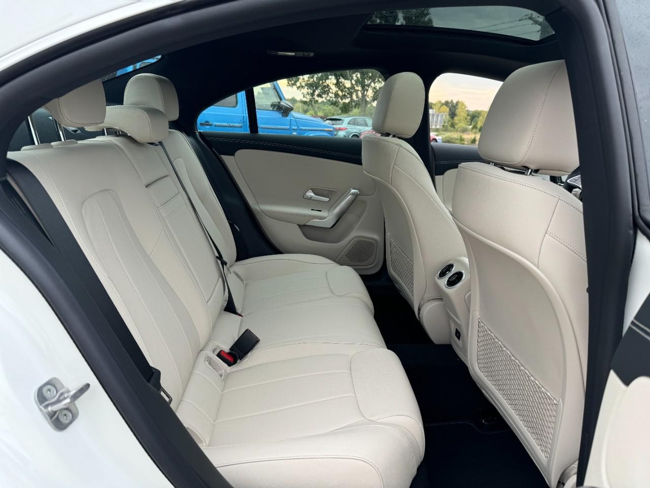 Mercedes-Benz CLA Vehicle Full-screen Gallery Image 10