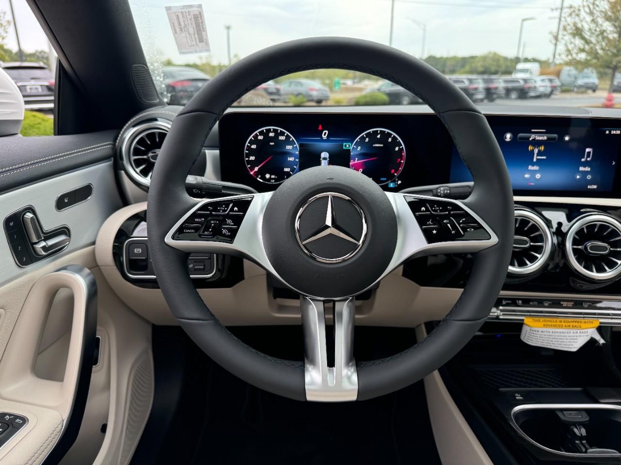 Mercedes-Benz CLA Vehicle Full-screen Gallery Image 13