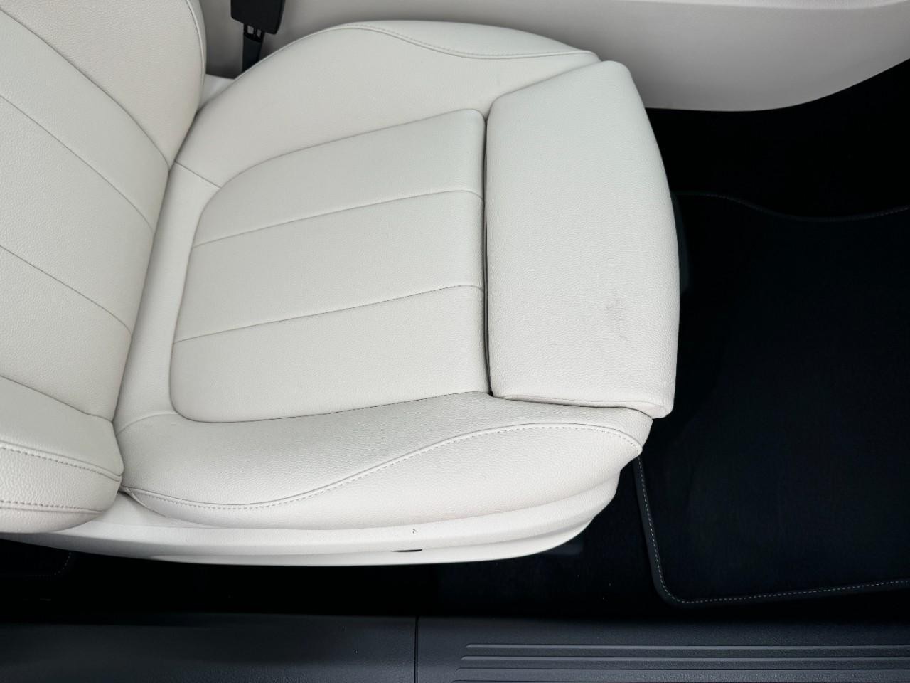 Mercedes-Benz CLA Vehicle Full-screen Gallery Image 19