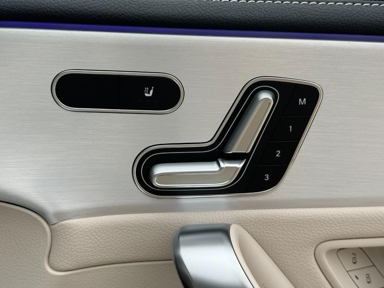 Mercedes-Benz CLA Vehicle Full-screen Gallery Image 21