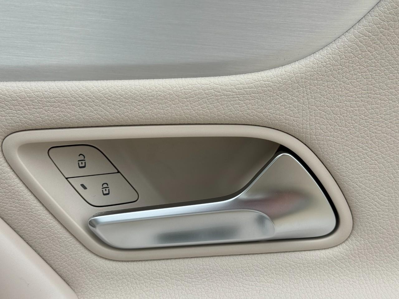 Mercedes-Benz CLA Vehicle Full-screen Gallery Image 22