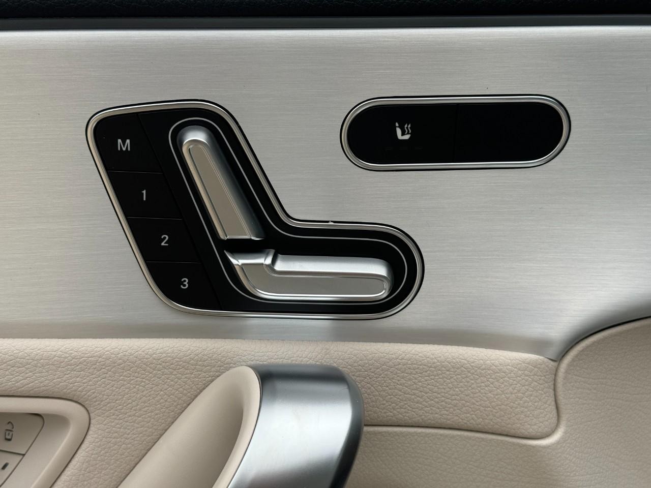 Mercedes-Benz CLA Vehicle Full-screen Gallery Image 24