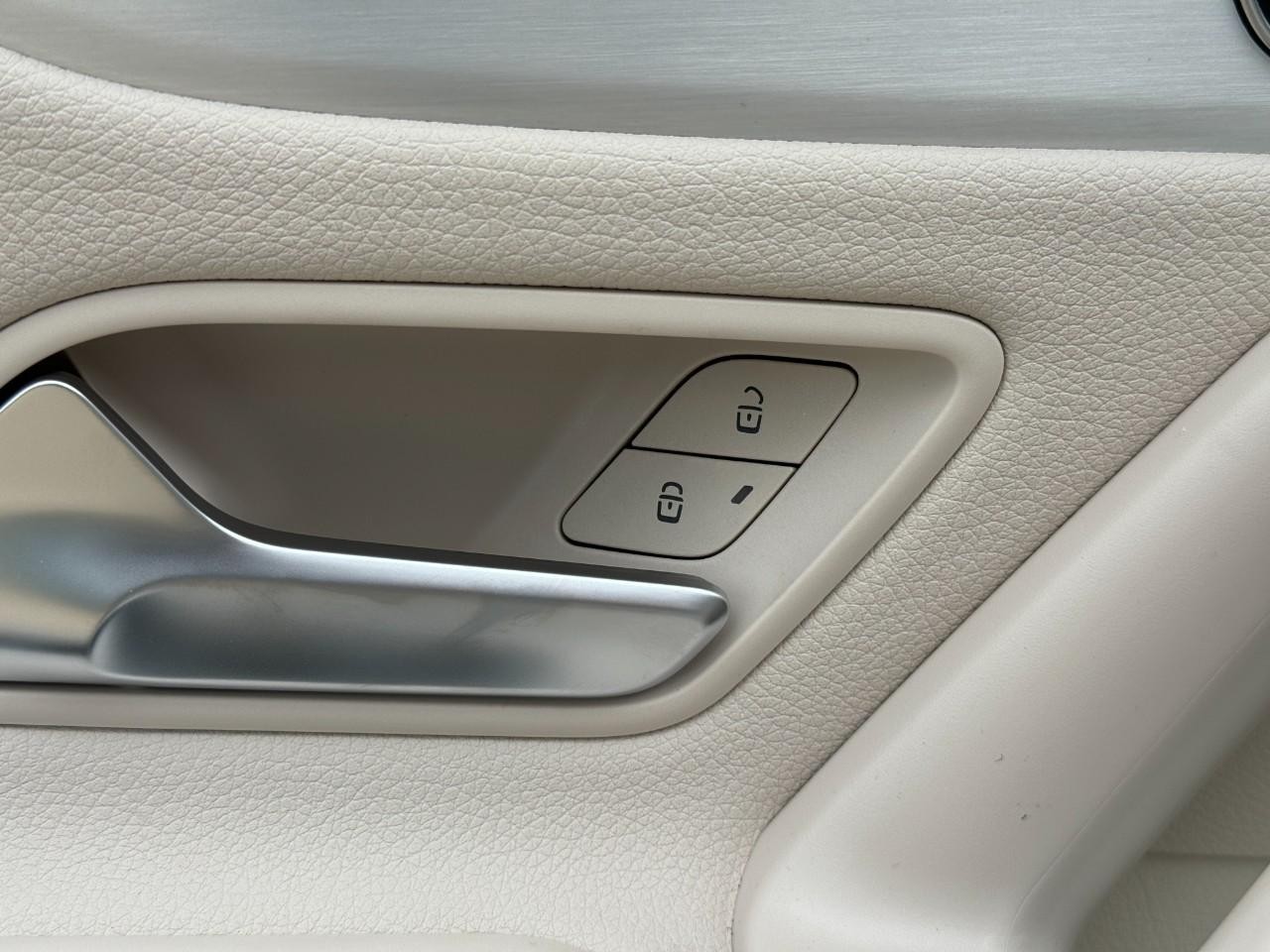 Mercedes-Benz CLA Vehicle Full-screen Gallery Image 25