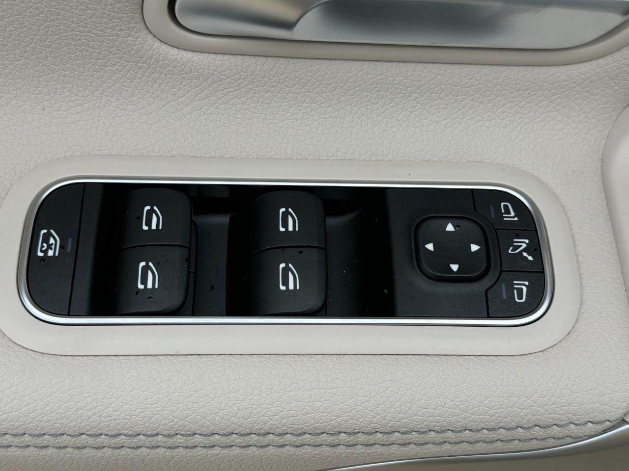 Mercedes-Benz CLA Vehicle Full-screen Gallery Image 26