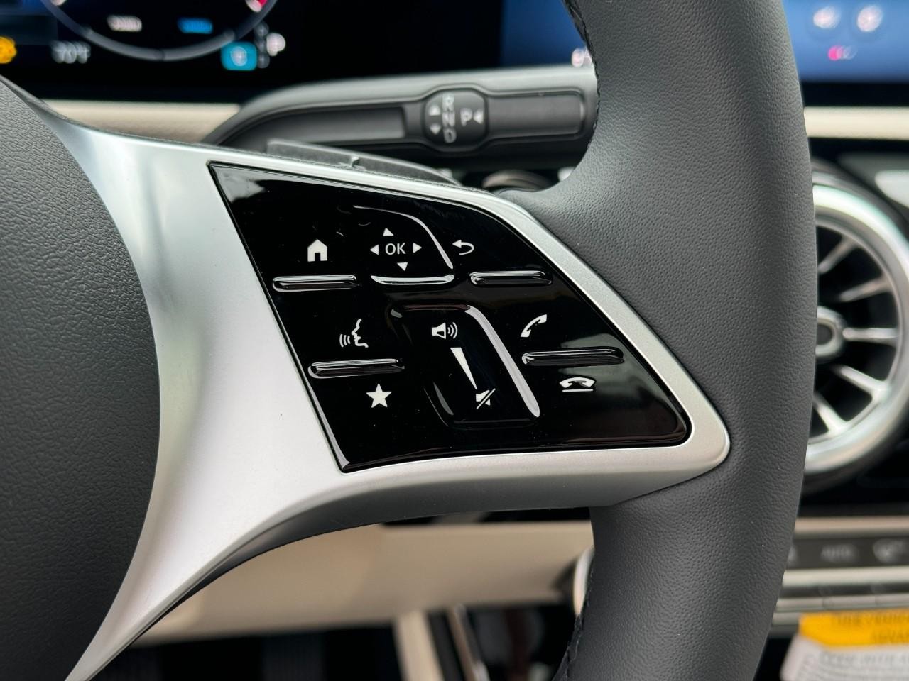 Mercedes-Benz CLA Vehicle Full-screen Gallery Image 33