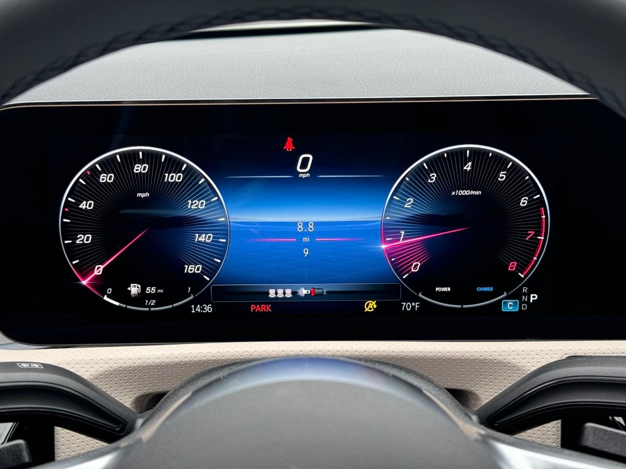 Mercedes-Benz CLA Vehicle Full-screen Gallery Image 34