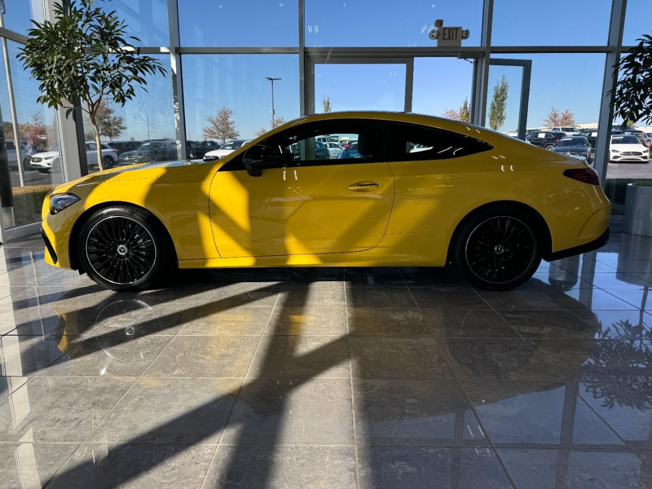 Mercedes-Benz CLE Vehicle Full-screen Gallery Image 2